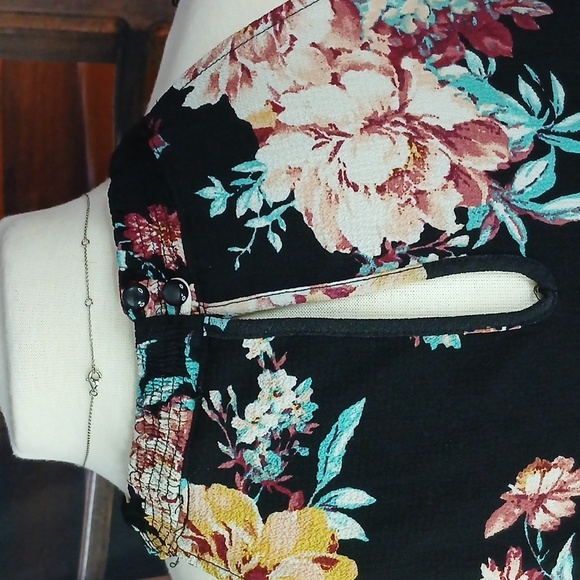 Lilly black cold shoulder blouse size small - Picture 14 of 16